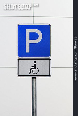 
                Behindertenparkplatz                   