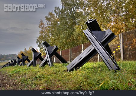 
                Cross Monument Hötensleben                   