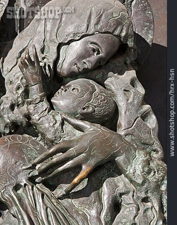 
                Skulptur, Maria, Bronzefigur, Kirchenkunst                   