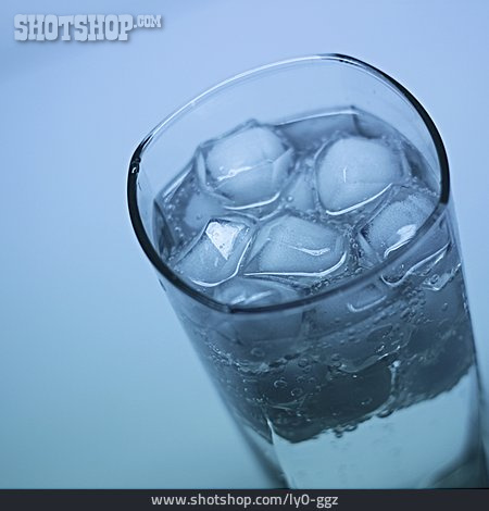 
                Erfrischung, Mineralwasser, Wasserglas                   