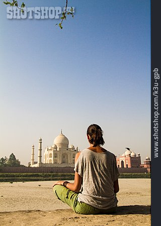 
                Frau, Yoga, Taj Mahal, Meditieren                   