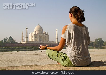 
                Frau, Yoga, Taj Mahal, Meditieren                   