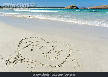 
                Strand, Sand, Herz, Liebesbeweis                   