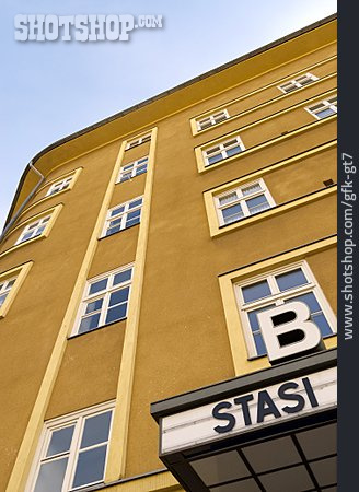 
                Kino, Hausfassade, Stasi, Babylon                   