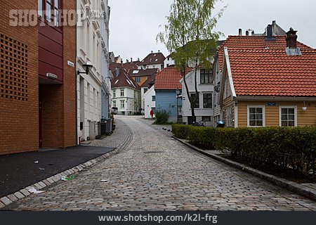 
                Bergen, Wohnhäuser, Kopfsteinpflaster                   