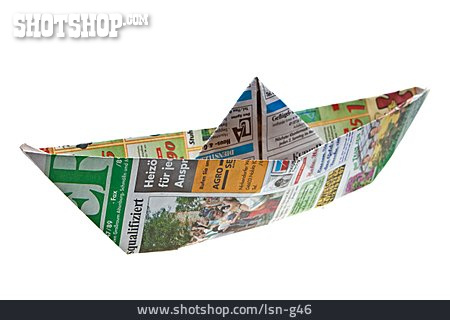 
                Zeitungspapier, Papierschiff                   