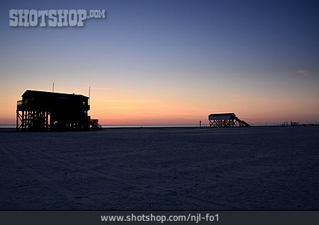
                Sonnenuntergang, Strandhaus                   