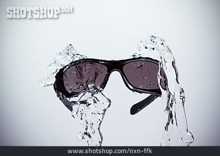 
                Wasser, Sonnenbrille, Brille                   