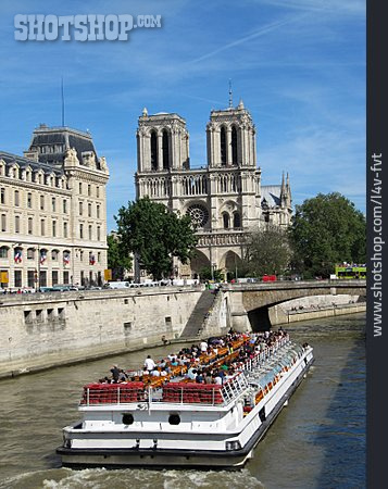 
                Paris, Notre Dame, Bateaux-mouches                   