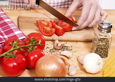 
                Kochen, Zubereitung, Schneiden, Tomatenviertel                   