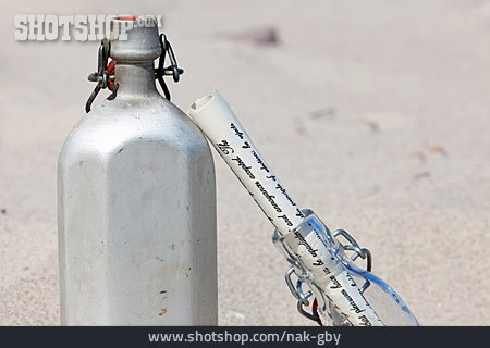 
                Strandgut, Flaschenpost, Feldflasche                   