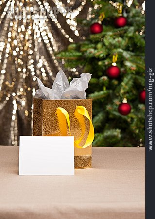 
                Textfreiraum, Auspacken, Geschenktüte, Weihnachtskarte                   