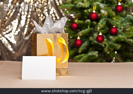
                Textfreiraum, Auspacken, Geschenktüte, Weihnachtskarte                   