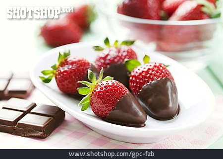 
                Erdbeere, Schokoladenglasur, Schokoladenfondue                   