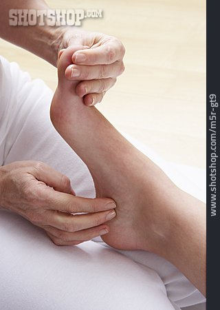 
                Fußmassage, Fußreflexzonenmassage                   