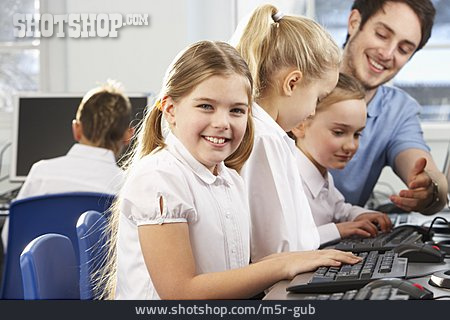 
                Schule, Schülerin, Lehrer, Informatik, Computerkurs                   