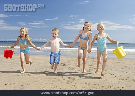 
                Kind, Sommer, Freunde, Strandurlaub, Sommerferien                   