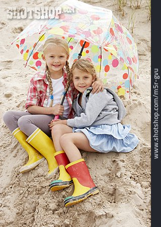 
                Mädchen, Regen, Regenschirm, Gummistiefel                   