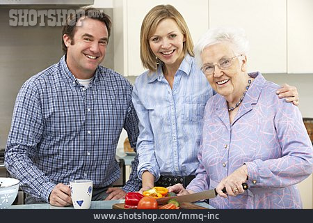 
                Seniorin, Kochen, Altersvorsorge                   