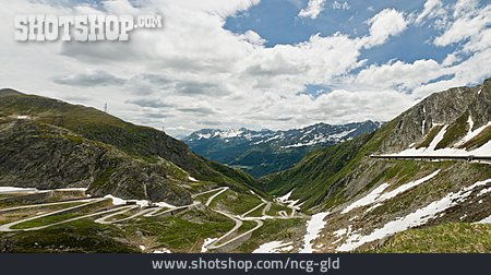 
                Alpen, Serpentine, Gebirgspass                   