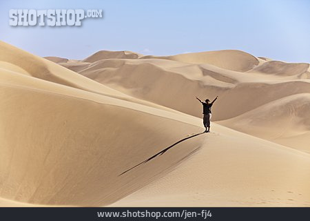 
                Freiheit & Selbständigkeit, Wüste, Sandwüste, Dünenlandschaft, Namibia                   