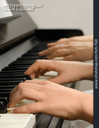 
                Klavierunterricht, Musikunterricht, Klavier Spielen                   