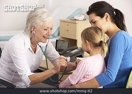 
                Untersuchung, Stethoskop, Gesundheitscheck, Kinderärztin                   