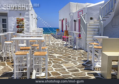 
                Straßencafé, Naoussa, Paros                   