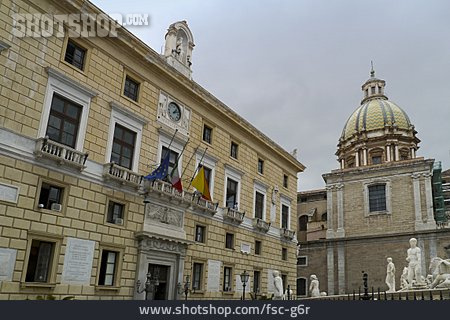 
                Rathaus, Palermo                   
