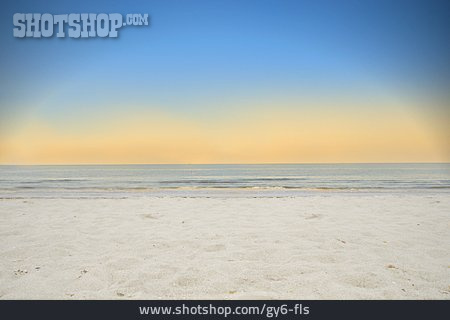 
                Ostsee, Sandstrand                   