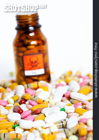 
                Tablette, Dosis, Medikamentenmissbrauch, Arzneimittelflasche                   
