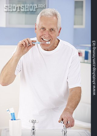 
                Senior, Zahnhygiene, Zähneputzen                   