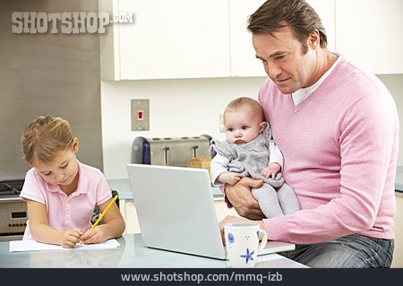 
                Vater, Häusliches Leben, Mobile Kommunikation, Internet                   