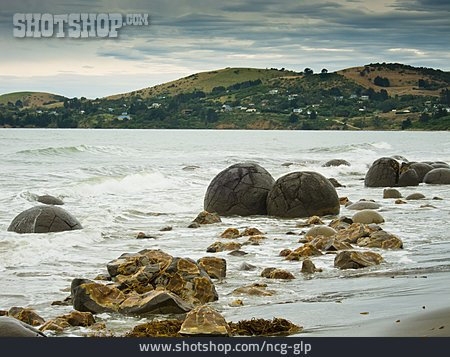 
                Neuseeland, Moeraki Boulder, Koekohe Beach                   