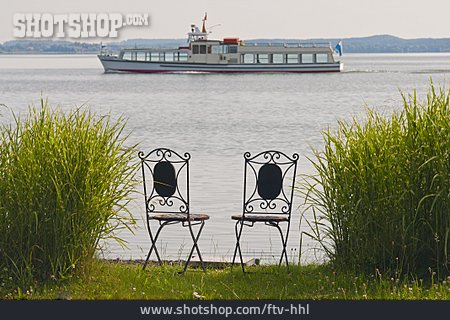 
                Stühle, Seeufer, Ausflugsschiff                   