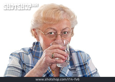 
                Seniorin, Trinken                   