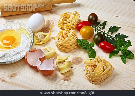 
                Gewürze & Zutaten, Zubereitung, Tagliatelle, Italienische Küche                   
