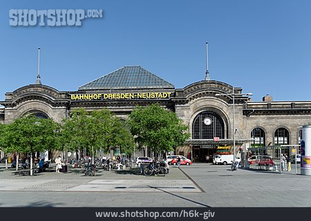 
                Bahnhof, Dresden                   