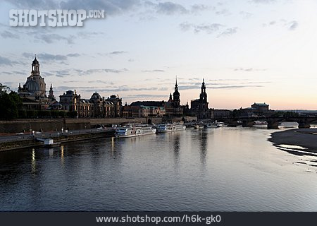 
                Elbe, Dresden, Brühlsche Terrasse                   