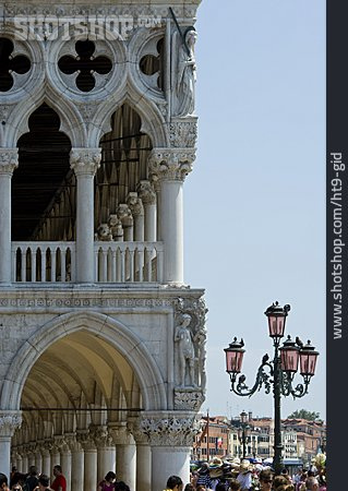 
                Italien, Venedig, Dogenpalast                   