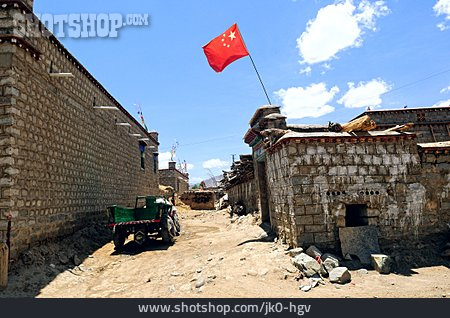 
                Slum, Tibet, ärmlich, Rote Fahne                   