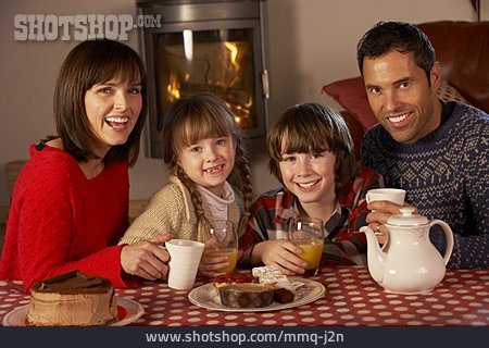 
                Zuhause, Familie, Familienleben, Adventszeit                   
