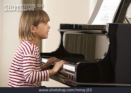 
                üben, Klavier, Klavierspielen                   