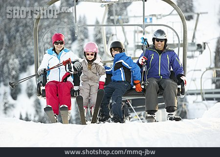 
                Familie, Skiurlaub, Skilift                   