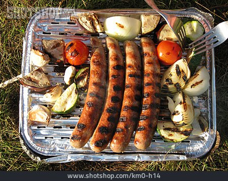 
                Grillgut, Rostbratwurst, Einweggrill                   