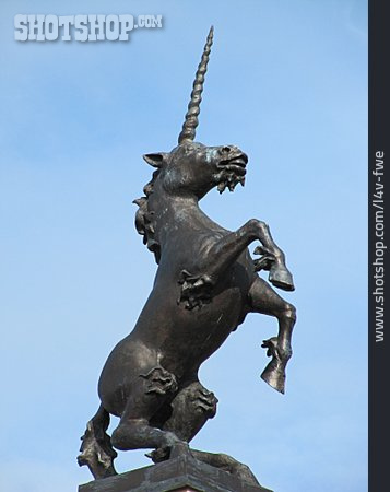 
                Inverness, Falcon Square Statue                   
