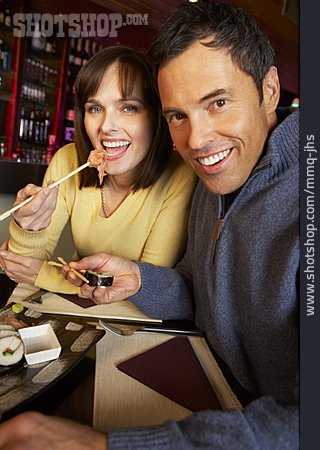 
                Paar, Restaurant, Sushi, Ausgehen, Sushibar                   