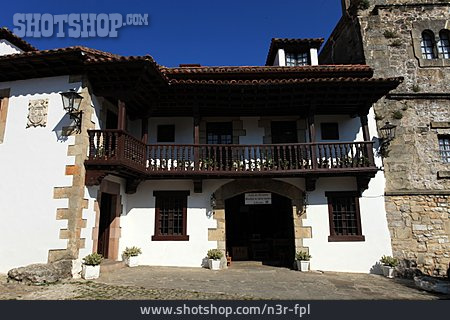 
                Wohnhaus, Santillana Del Mar                   