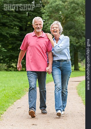 
                Glücklich, Spaziergang, Seniorenpaar                   
