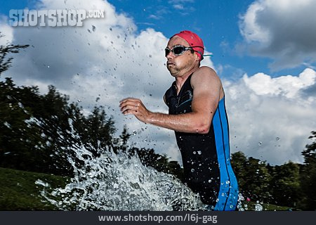 
                Mann, Sportler, Athlet, Triathlon, Freiwasserschwimmen                   